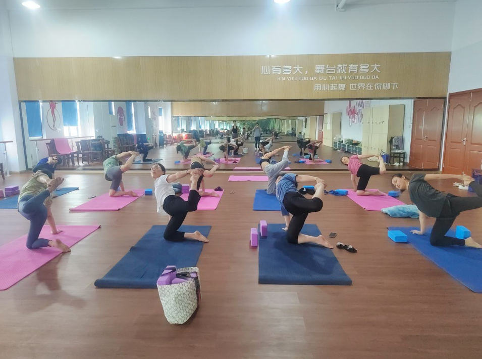 双丰村女子瑜伽培训