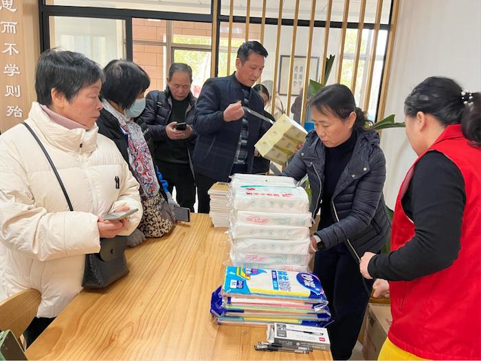 海宁市学分银行举办“老年大学积分兑礼迎新年”活动
