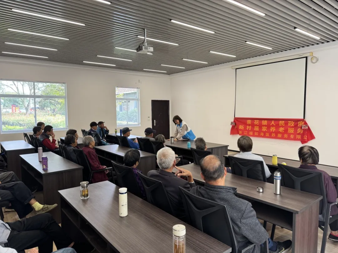 袁花镇红新村社区学校“左手方，右手圆”老年人手势游戏
