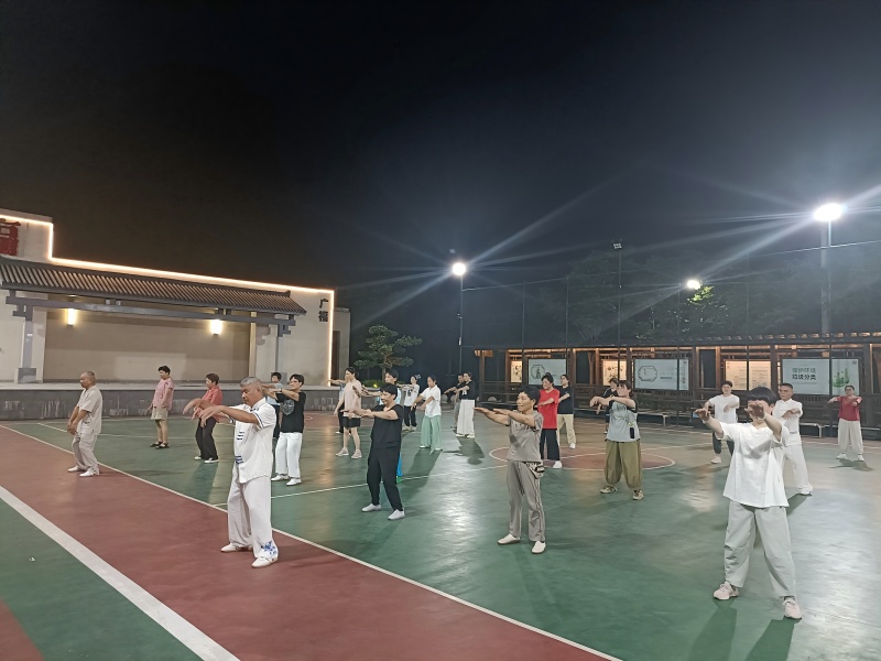 盐官镇“潮”夜校太极拳培训班正式开班