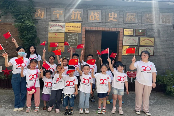 海昌街道碧云社区学校开展“喜迎二十大，做红船好少年”红色研学春泥活动