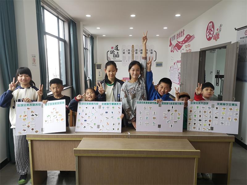 世界读书日·盐官社区学校开展垃圾分类科普创意书手工活动