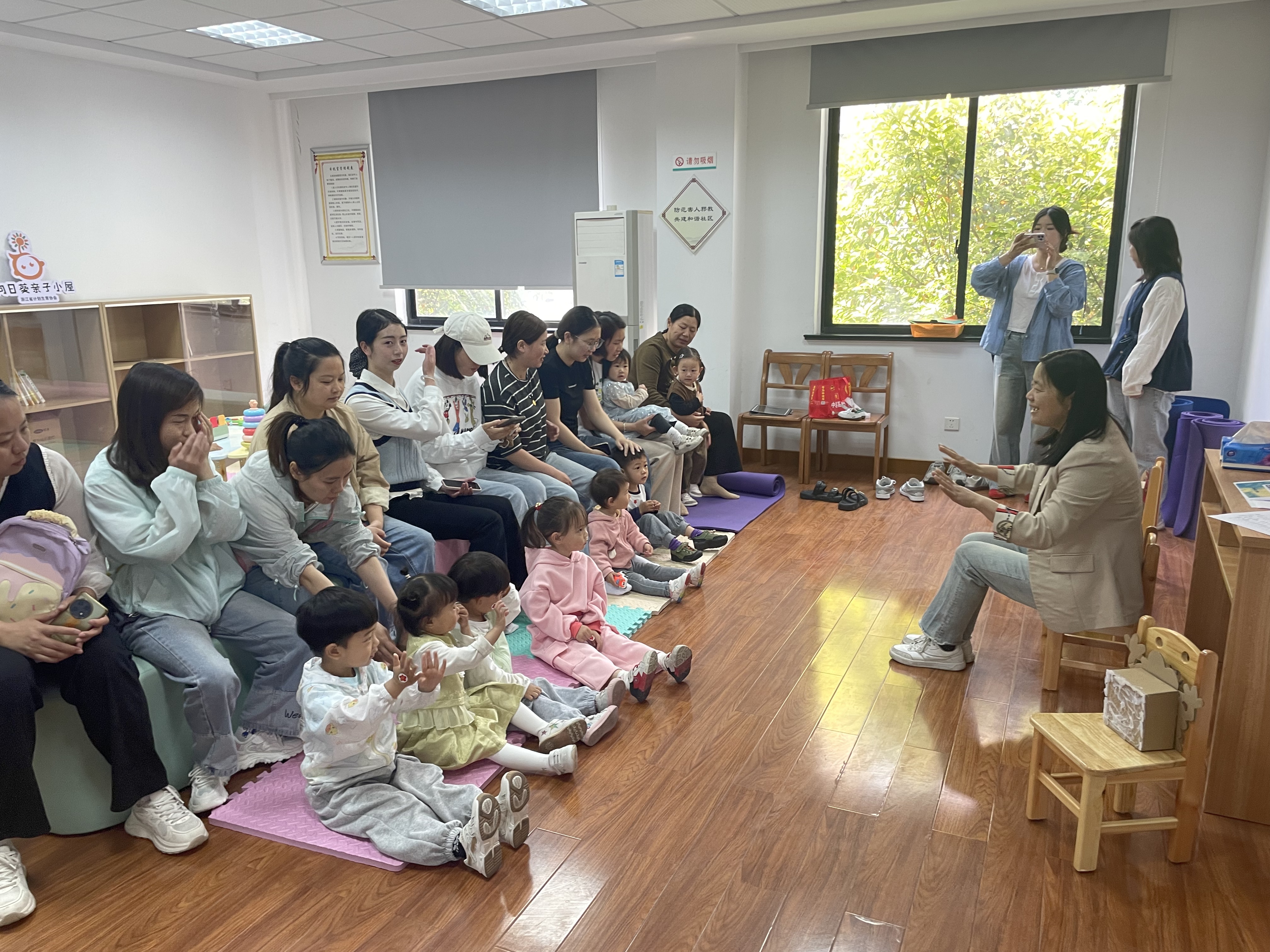 海昌街道洛隆社区学院向日葵亲子小屋开课