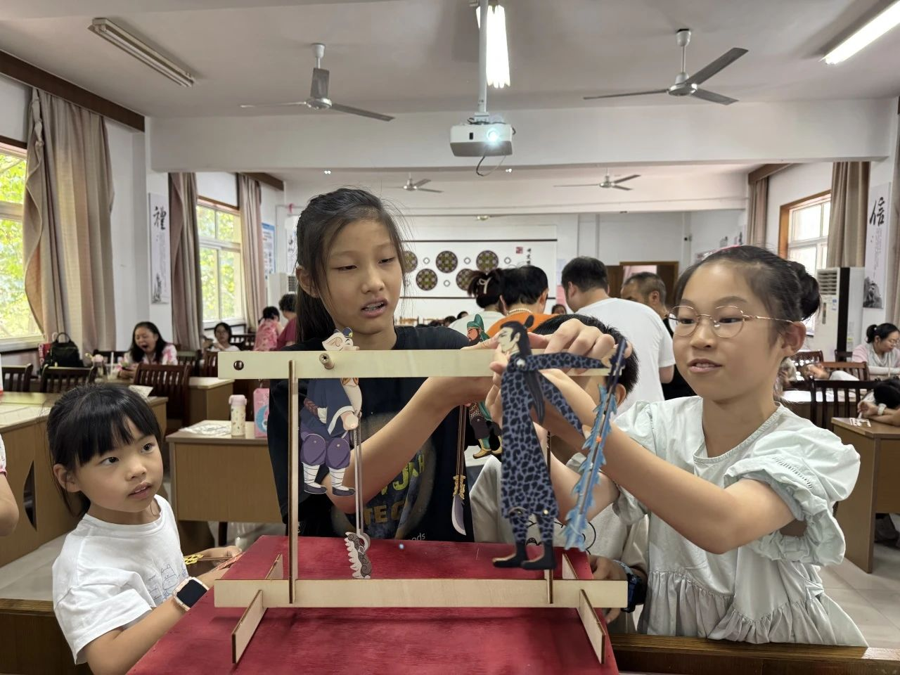 海洲街道成园社区皮影制作体验活动