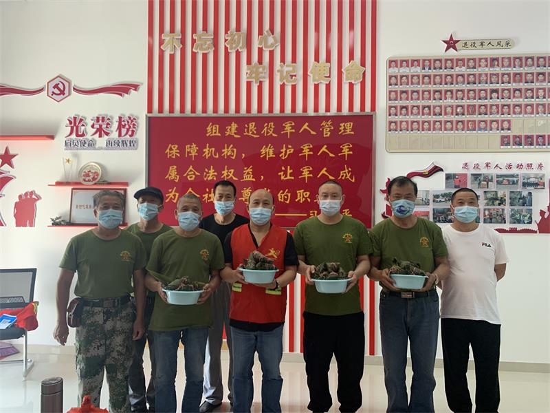 “粽”享一家亲 浓浓端午情——盐官镇社教中心开展端午包粽子活动