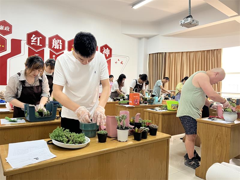 盐官成校园艺布景培训班顺利完成职业能力鉴定