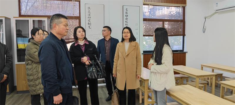 海宁市老年教育资源整合工作调研组赴盐官实地调研