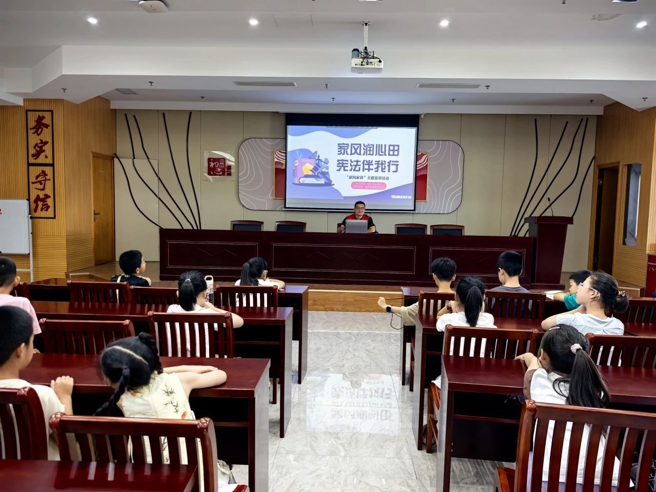 海洲街道双凤社区青少年普法课堂顺利开课