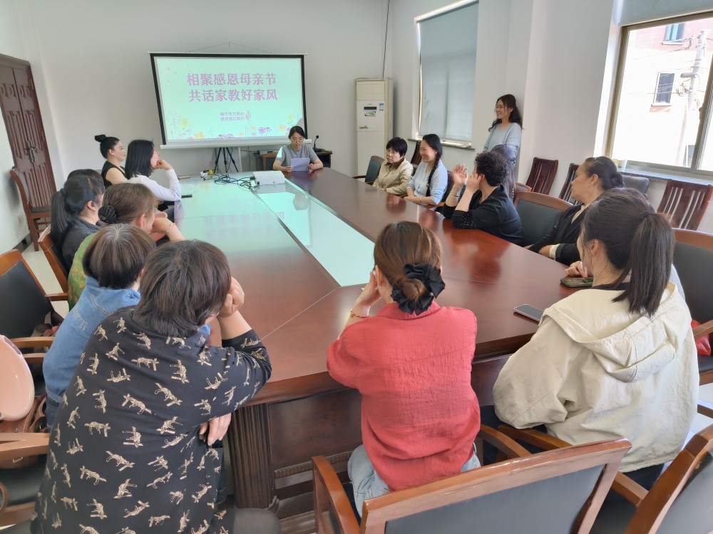 袁花镇红晓村社区学校开展共话家教好家风特别活动