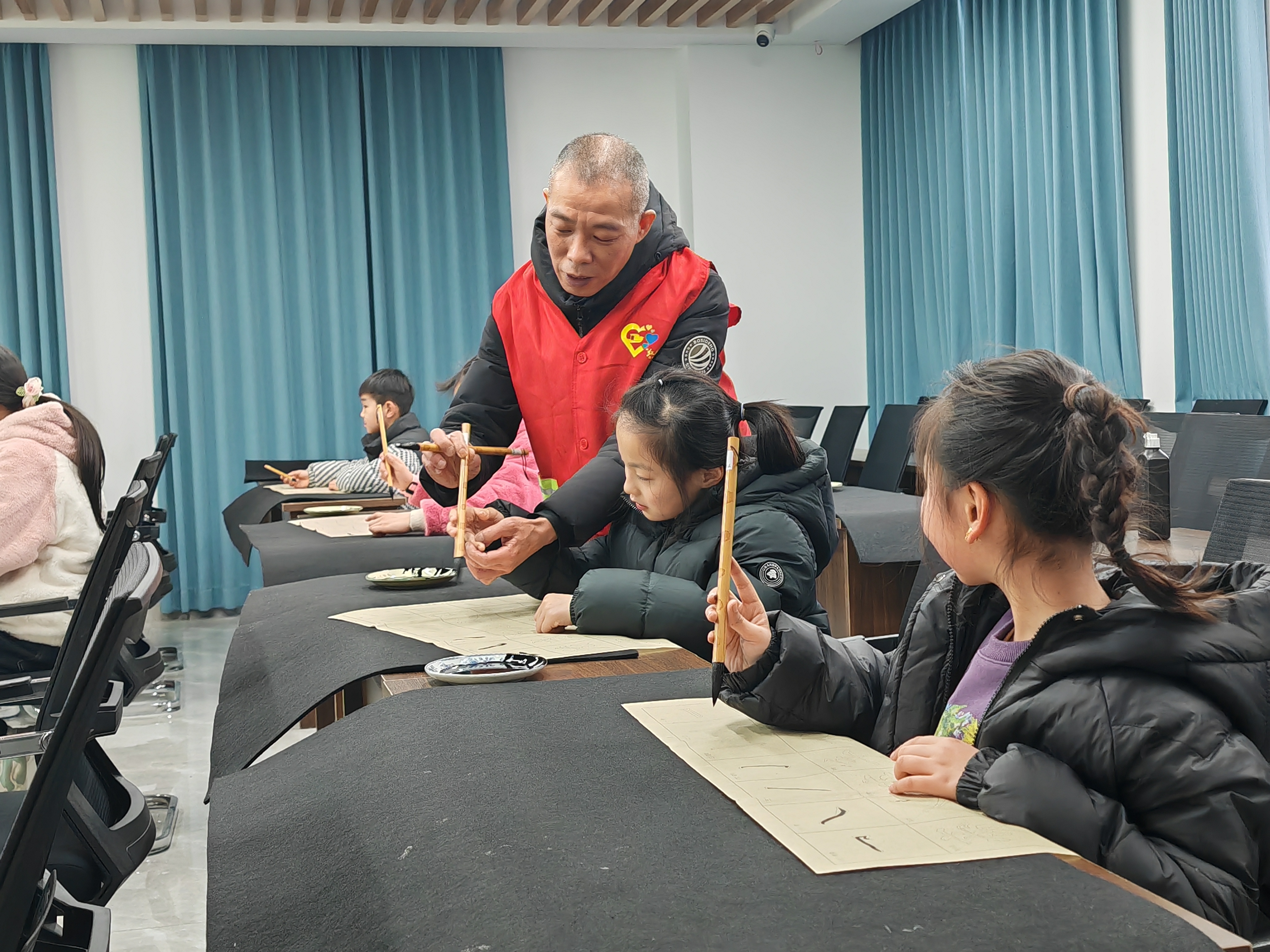 斜桥镇成校2025年青少年假日课堂开课