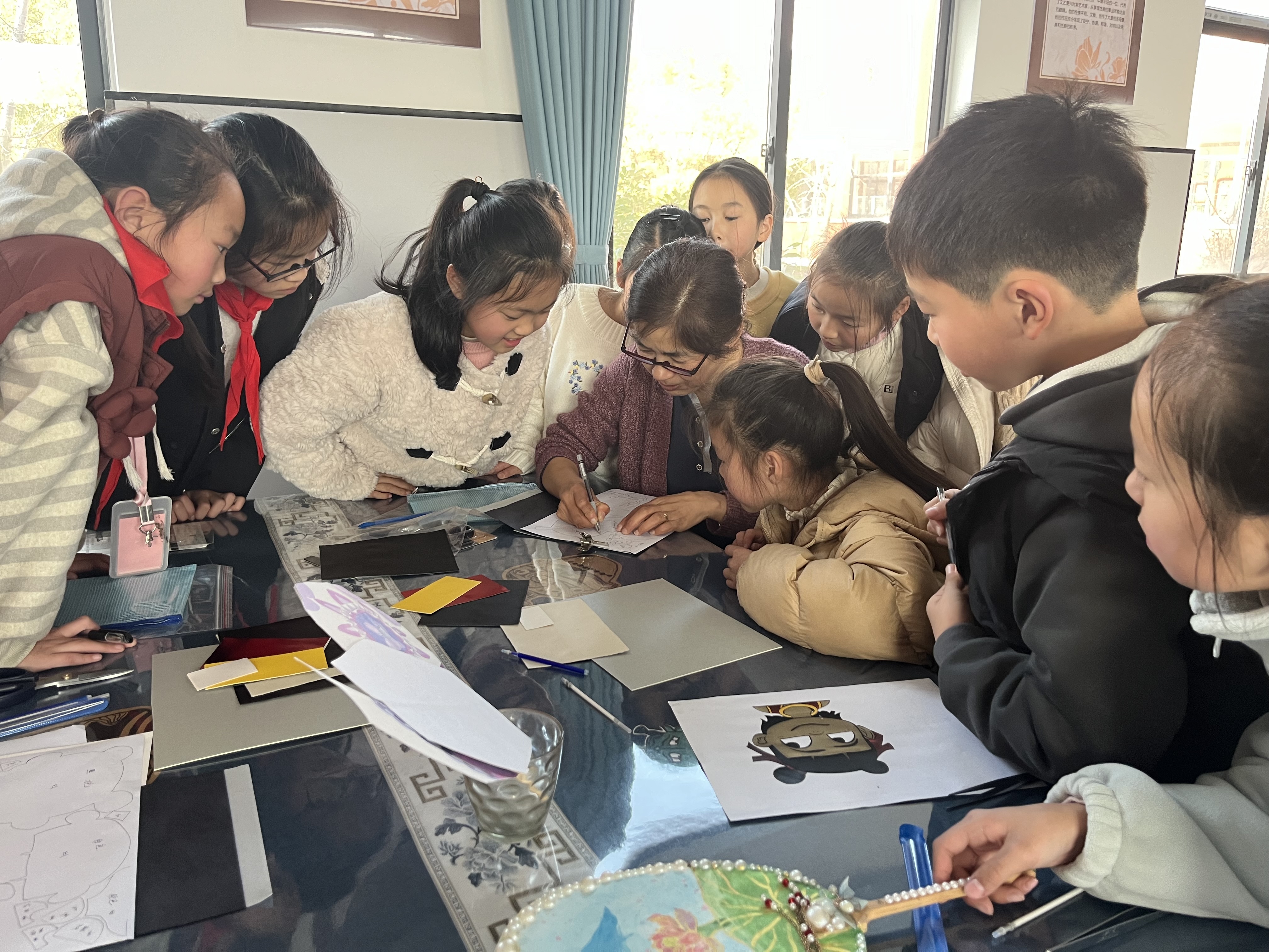 非遗技艺润童心 皮贴画教学走进丁桥小学