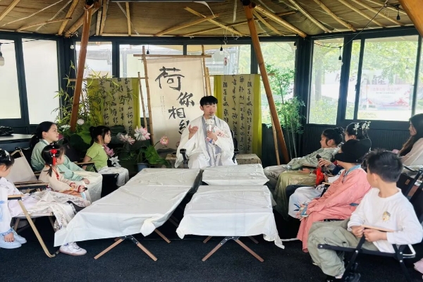 周王庙镇长春村社区学校开展亲子读书会