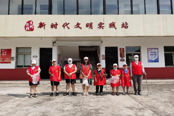 海昌街道碧海社区学校开展青少年文明典范城市创建志愿服务活动