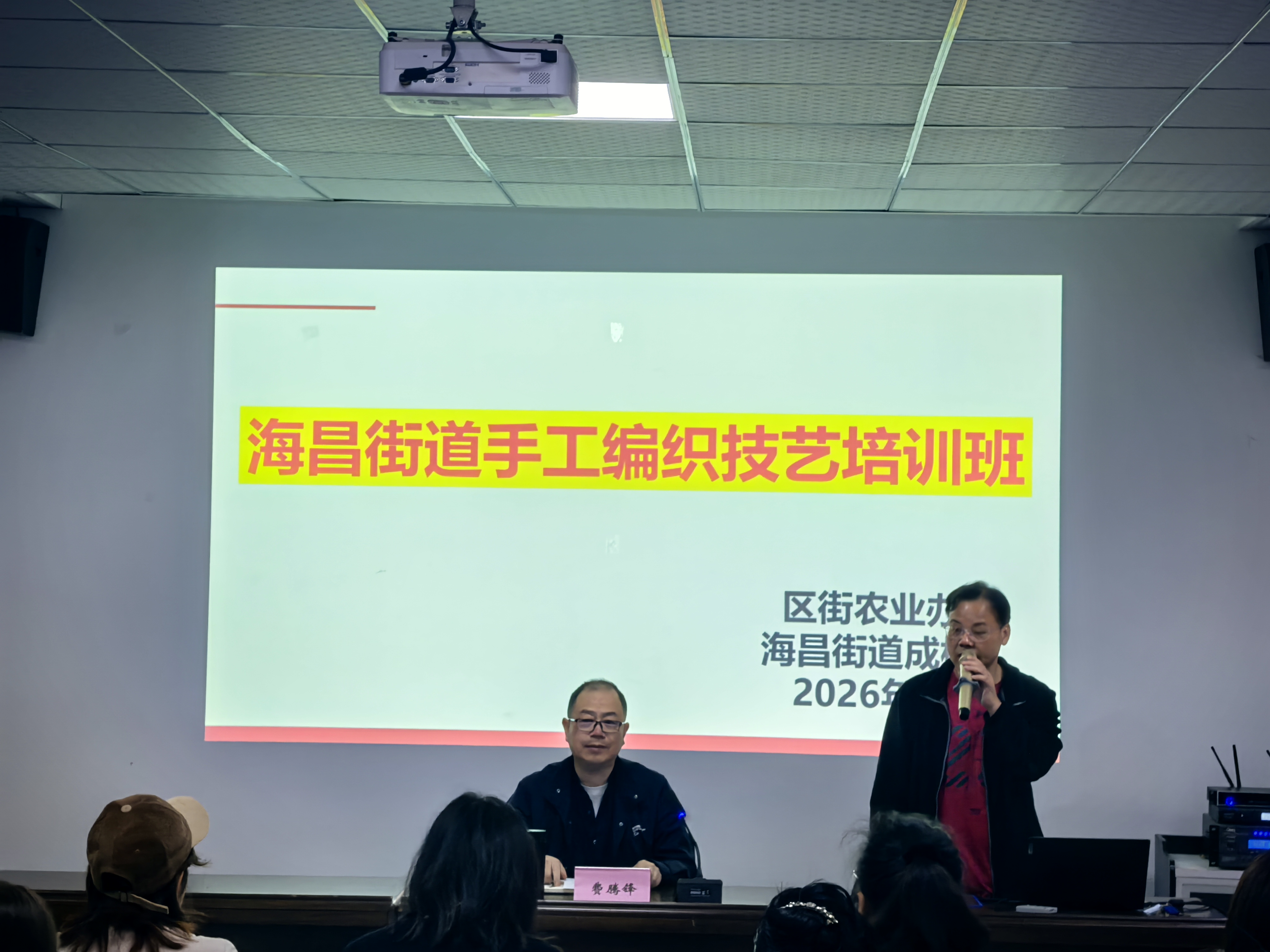 巧手学技艺 编织新生活