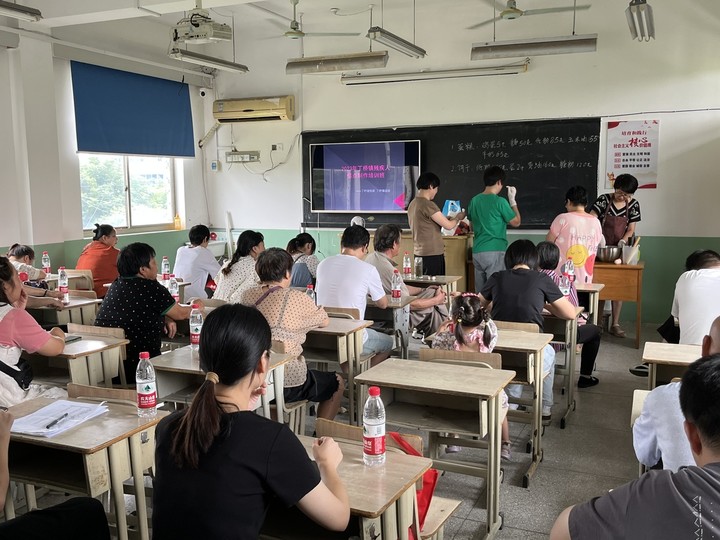 丁桥镇举办残疾人糕点制作培训班