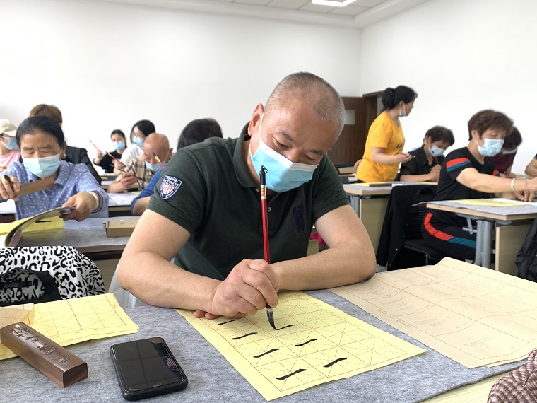 袁花成校“老年书法(毛笔)"培训开班