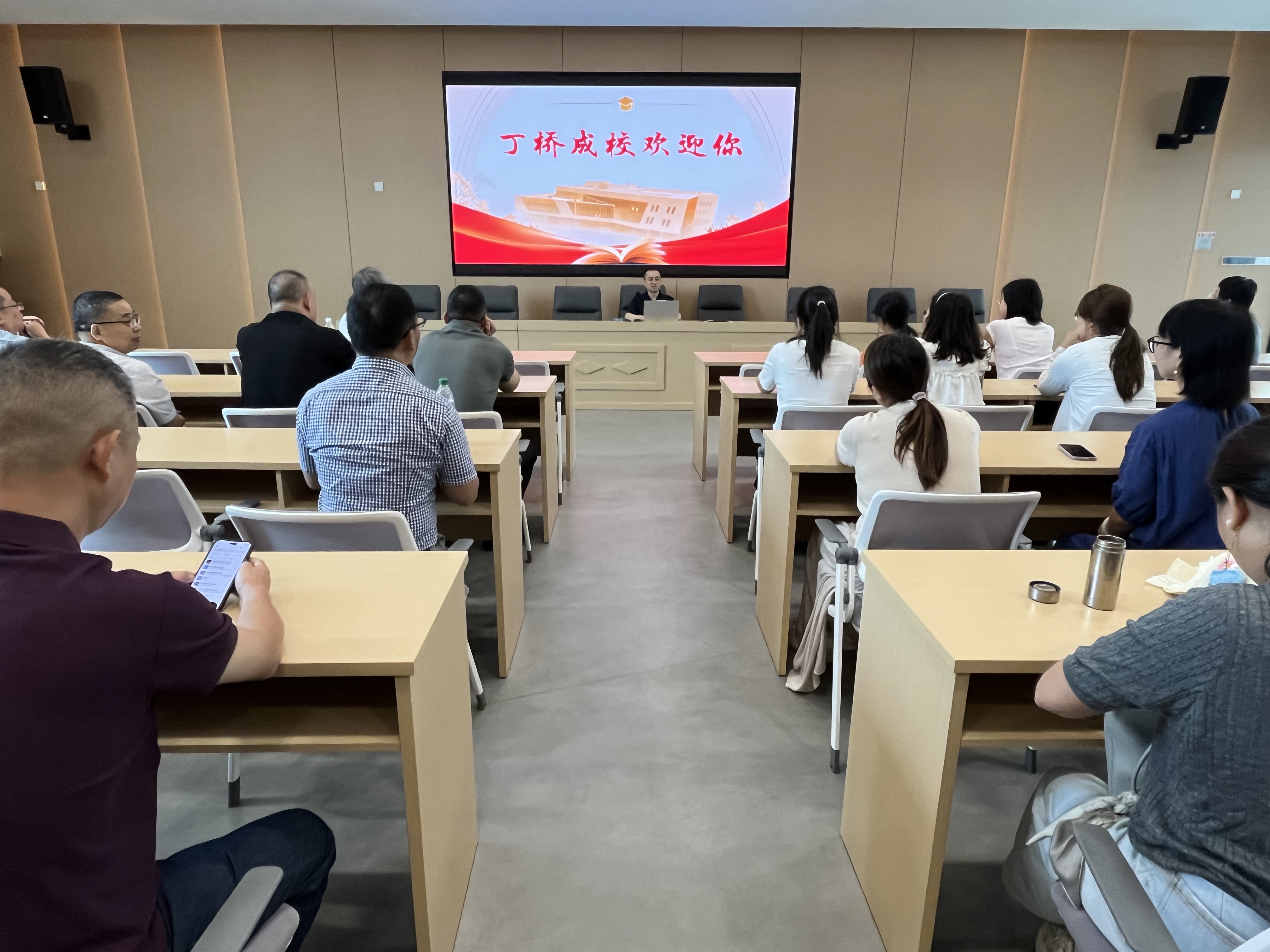 浙江省社区教育骨干研修班来丁桥成校学习交流
