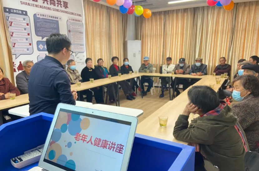 袁花镇花溪社区学校开展老年人健康讲座