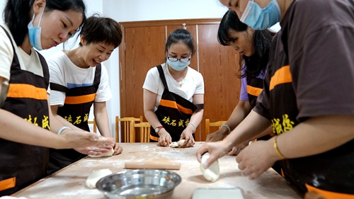 硖石成校双证制高中“小笼包制作”技能培训开班