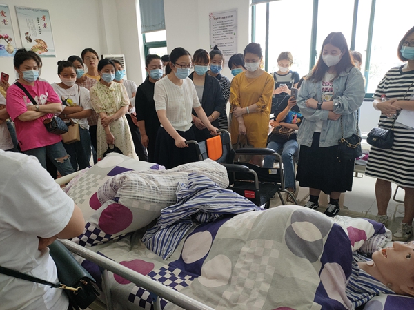 硖石成校养老护理员培训圆满结束
