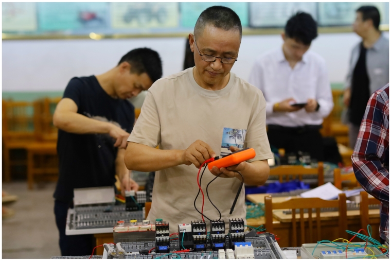 斜桥镇组织电工技能培训学员参加“五级电工”职业技能鉴定考核