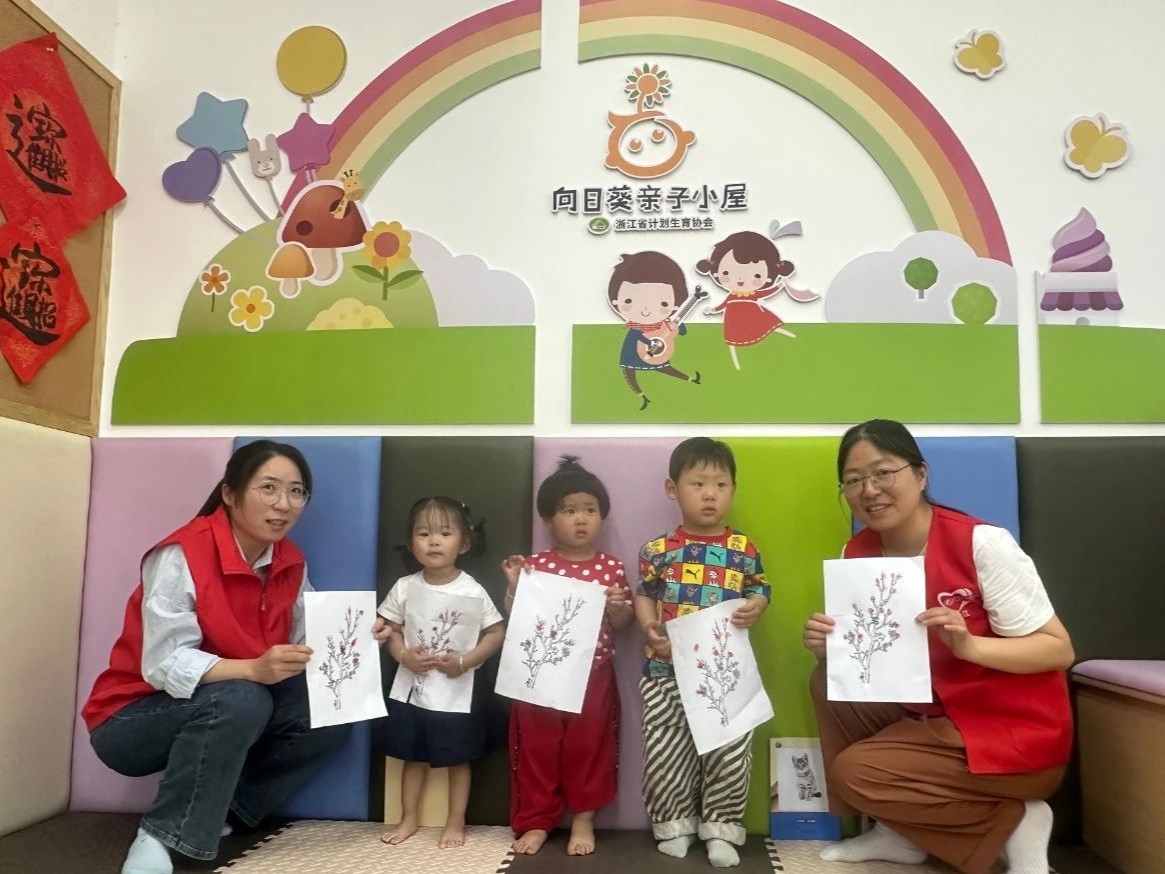 盐官镇群益村社区开展家庭教育宣传周活动