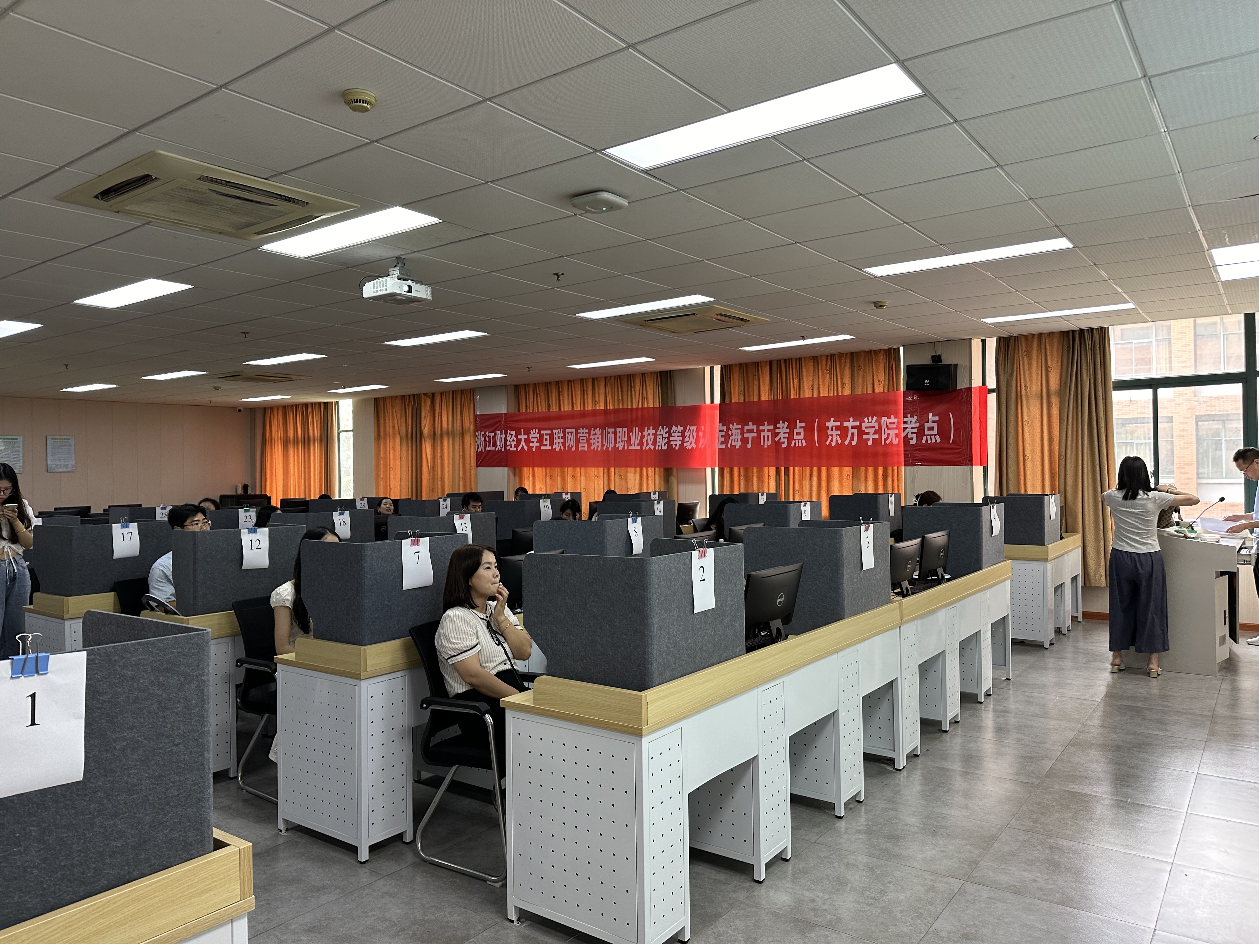 长安成校开展互联网营销师职业技能等级认定