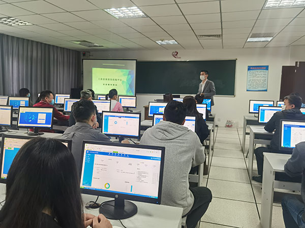长安镇举办工业企业安全在线平台操作培训