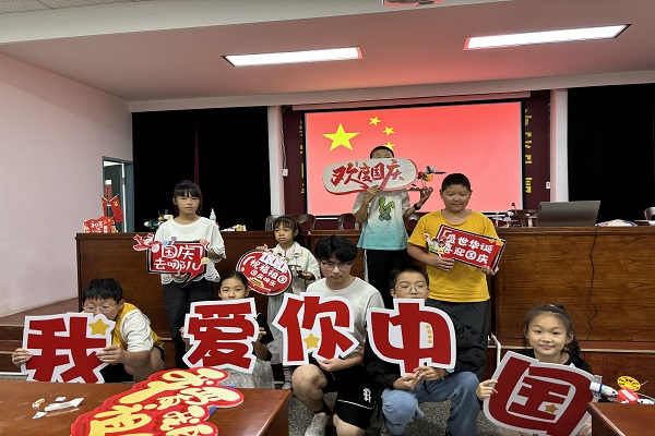 周王庙镇双涧村社区学校开展青少年航天手工模型制作活动