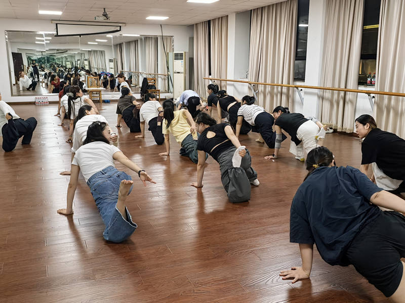 许村成校“青蓝夜校”古典舞基础班顺利开课