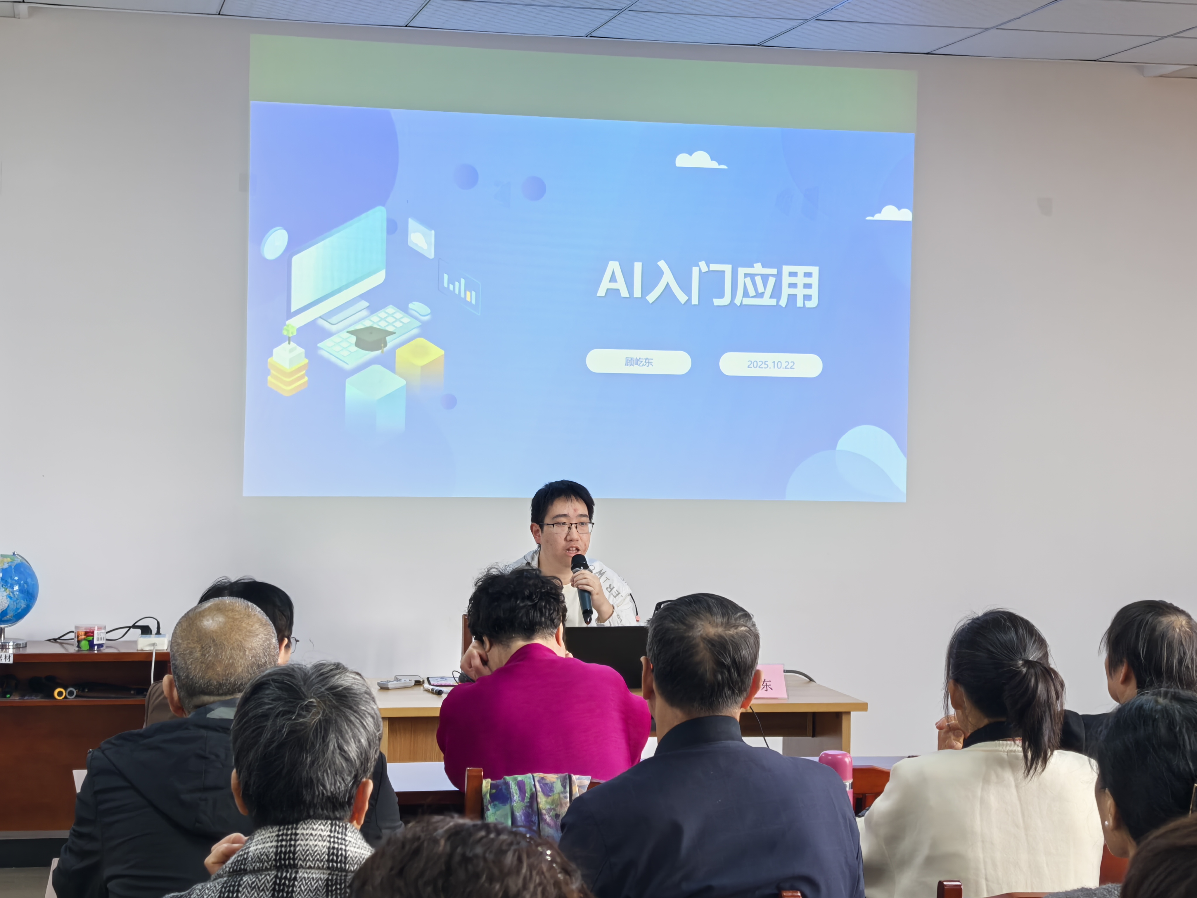 银龄学 AI，实用暖人心